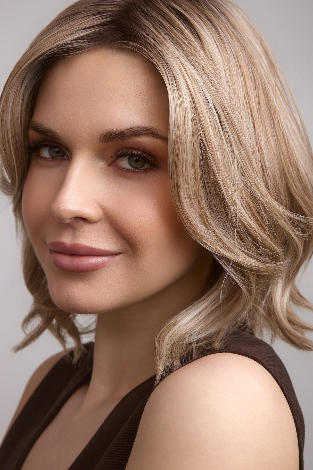 SHOWN COLOR: SANDY BEIGE BLONDE